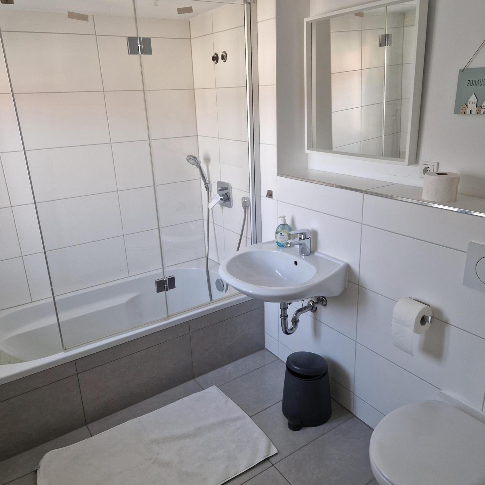 Apartments & Moeblierte Zimmer In Kahl Am Main, Kontaktloser Self Check-In, W-Lan, Schreibtisch, Duschbad, Kuechenzeile, Pkw-Plaetze Chambre photo